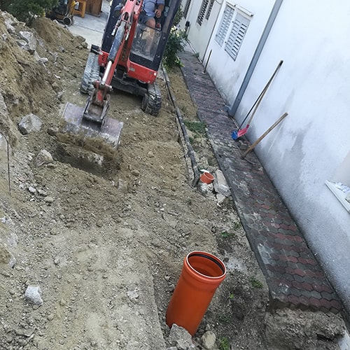 Vik Maslov - kopanje i postavljanje kanalizacije